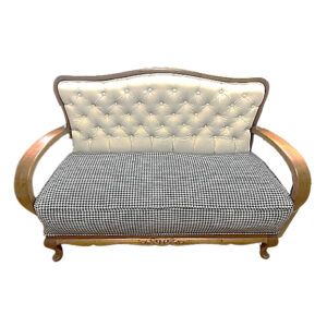 Sofá vintage restaurado de madera cedro